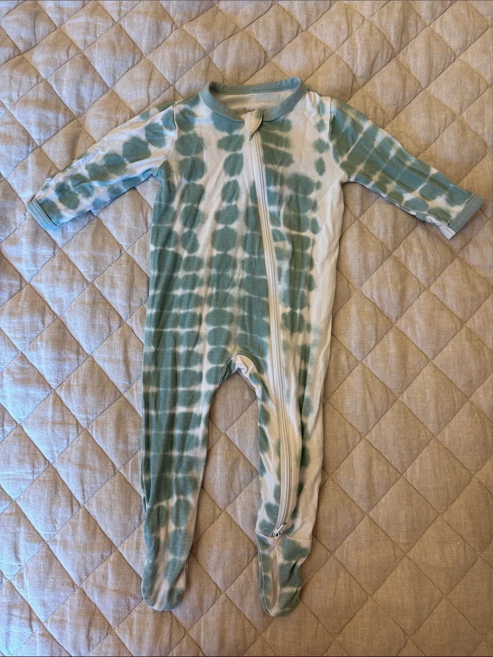 Kyte BABY Green & White Tie-Dye Footed One-Piece